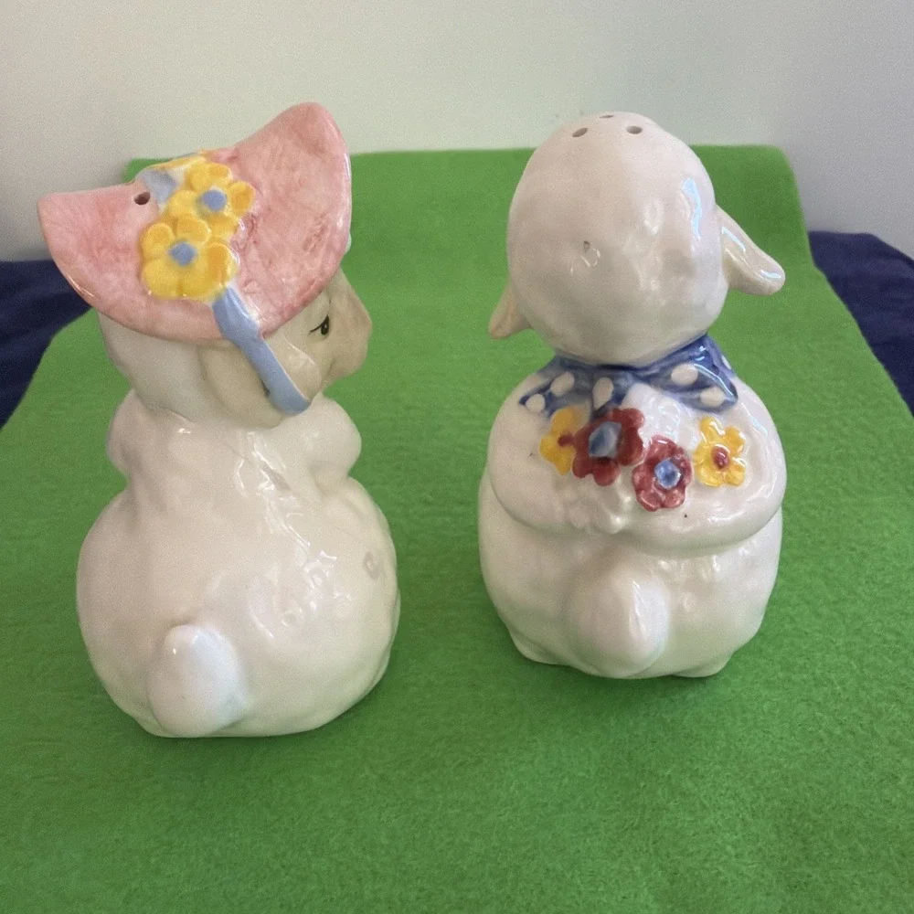 Fitz & Floyd Ceramic Sheep Lambs Salt And Pepper Shakers Easter Spring
